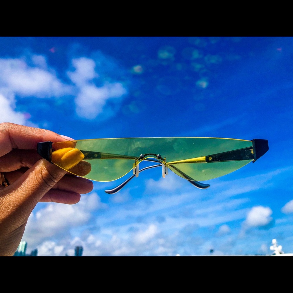 Centerstage Sunglasses in Yellow BRAND NEW